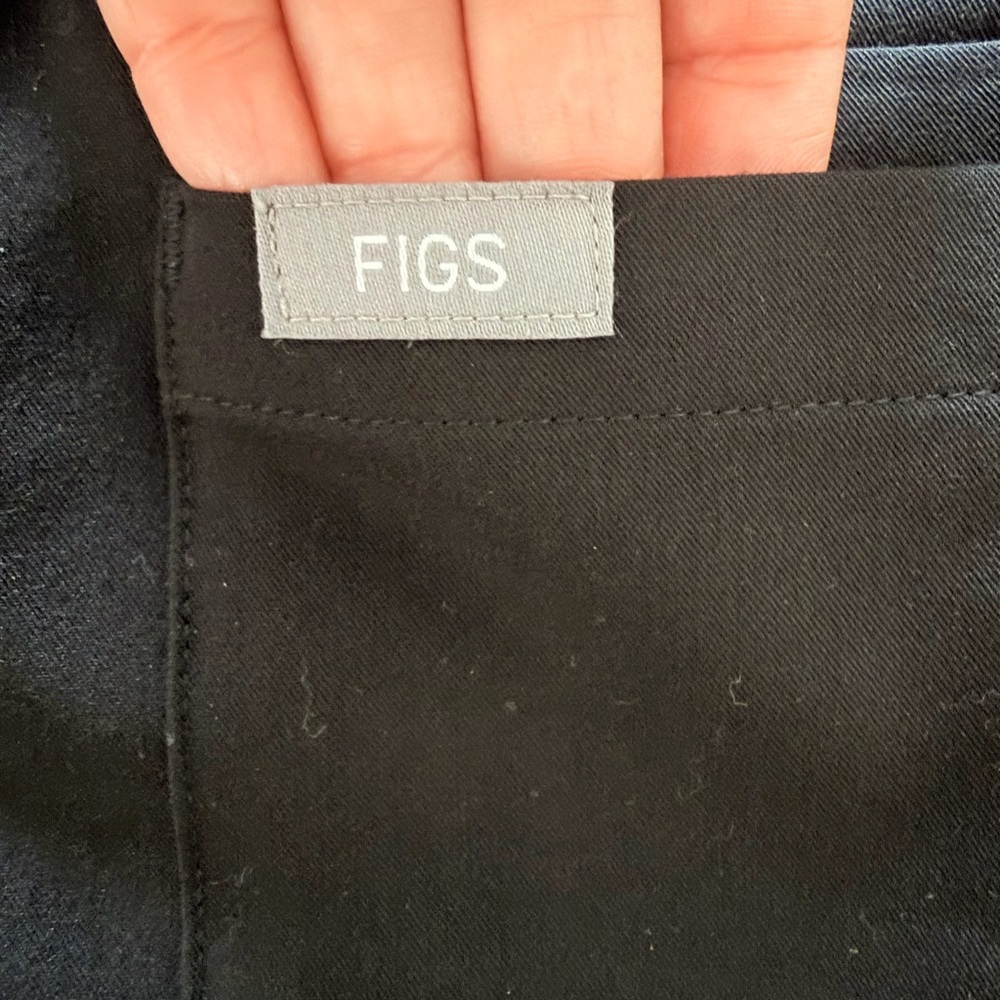 Figs Leon 3 Pocket Scrub Top Mens Size Small,  Black V-Neck - Picture 4 of 8